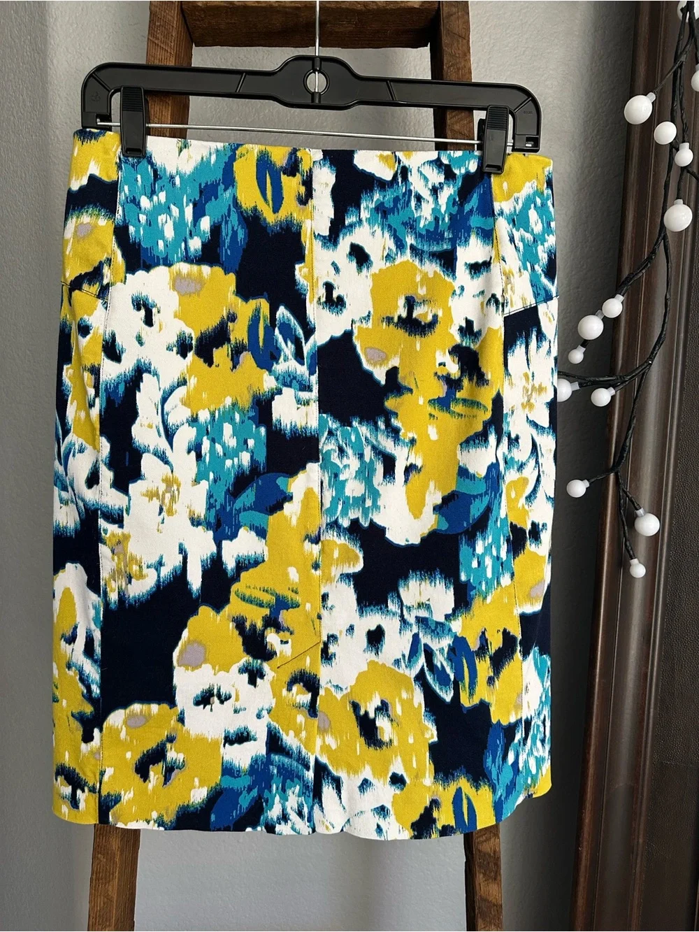 Lysse floral colorful skirt, size large - Picture 3 of 9